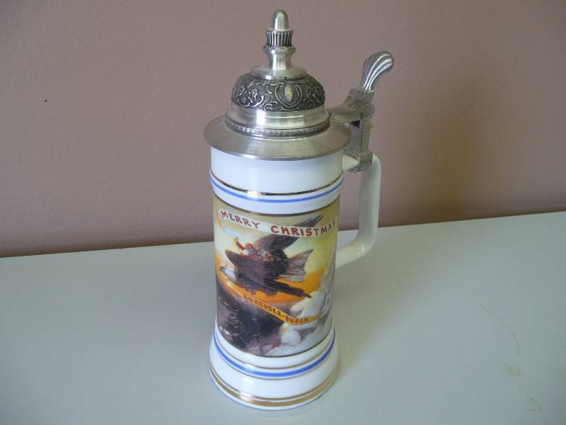lot 58 image: ANHEUSER BUSCH BUDWEISER STEIN - CS105 1990 Berninghaus Stein Merry Christmas Lidded - Great Condition - See Pictures