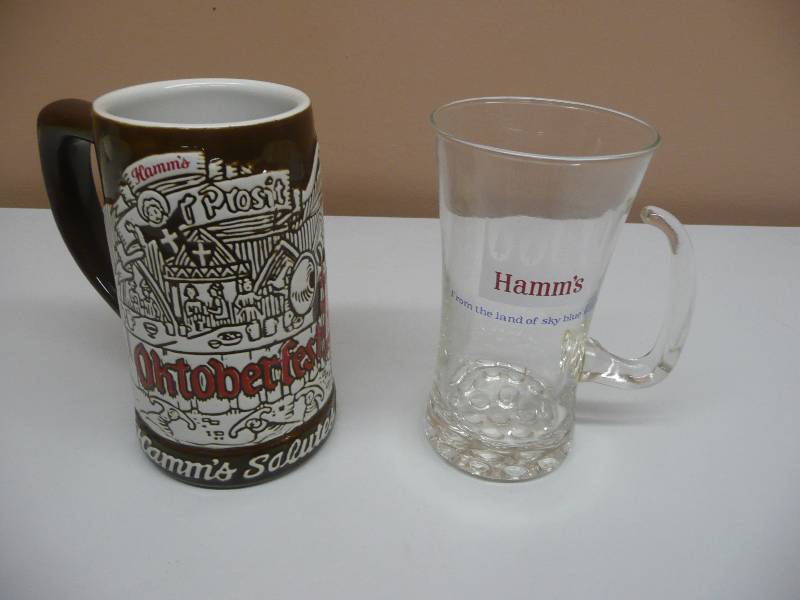 lot 43 image: HAMMS BEER 1973 OCTOBERFEST BEER STEIN & VINTAGE HAMMS BEER BAR GLASS STEIN - SEE PICTURES