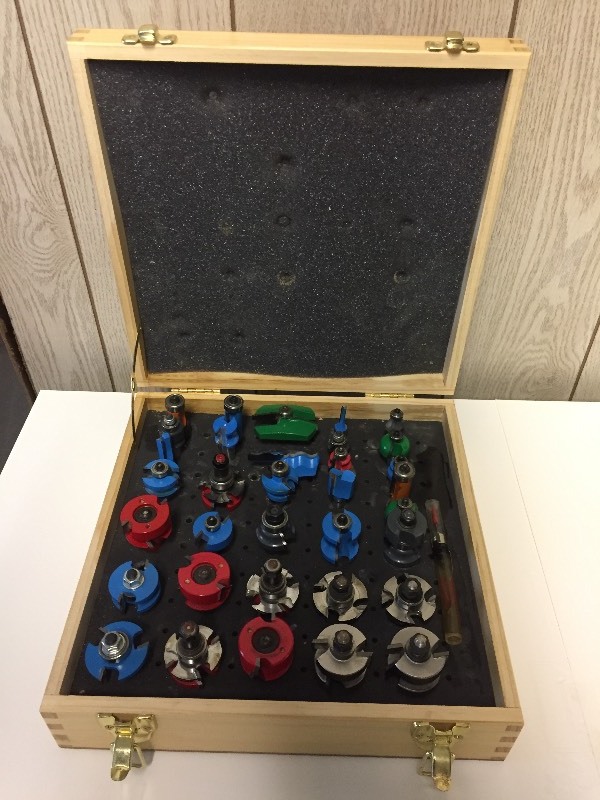 lot 1 image: Router Bit Set 34 pc ROCKLER