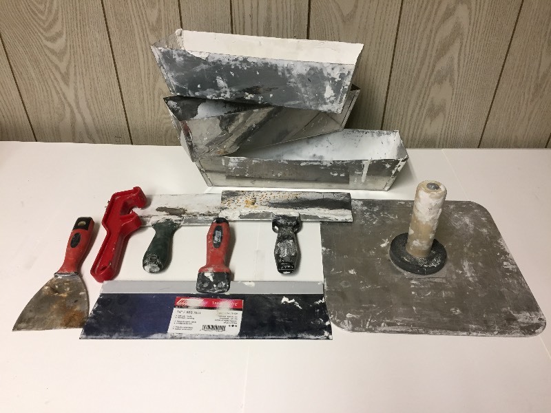 lot 22 image: Sheetrock Taping Tools