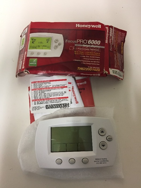 lot 31 image: Honeywell Focus Pro 6000 Programmable Thermostat