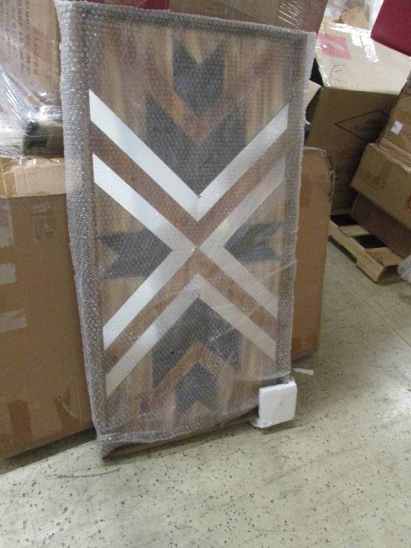 lot 17 image: Wood Tribal Art, slightly damaged R...