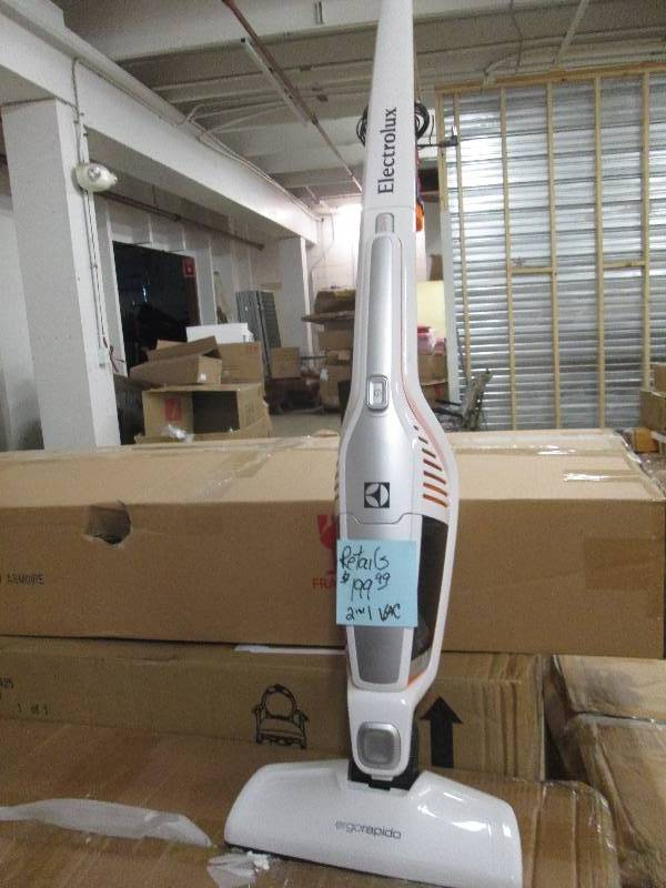 lot 77 image: Electrolux 2in1 Stick Vacuum -teste...