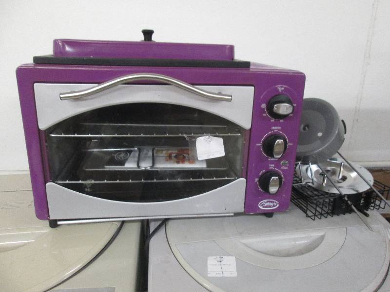 lot 145 image: 10-In-1 Everything Oven by Ginnys ...