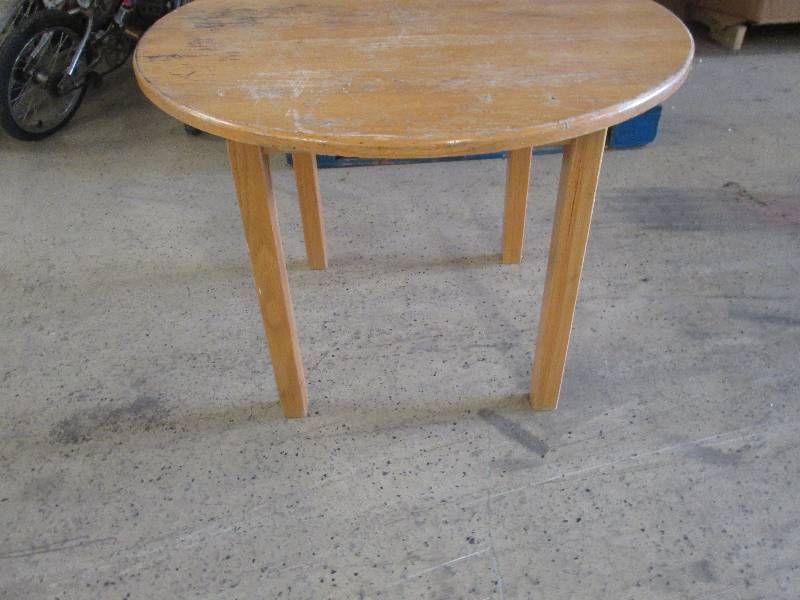 lot 47 image: 30 inch Wide Wooden Round Table 22 ...