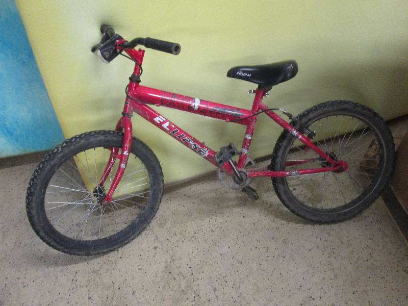 lot 50 image: Eclipse 20 inch Red Bike...