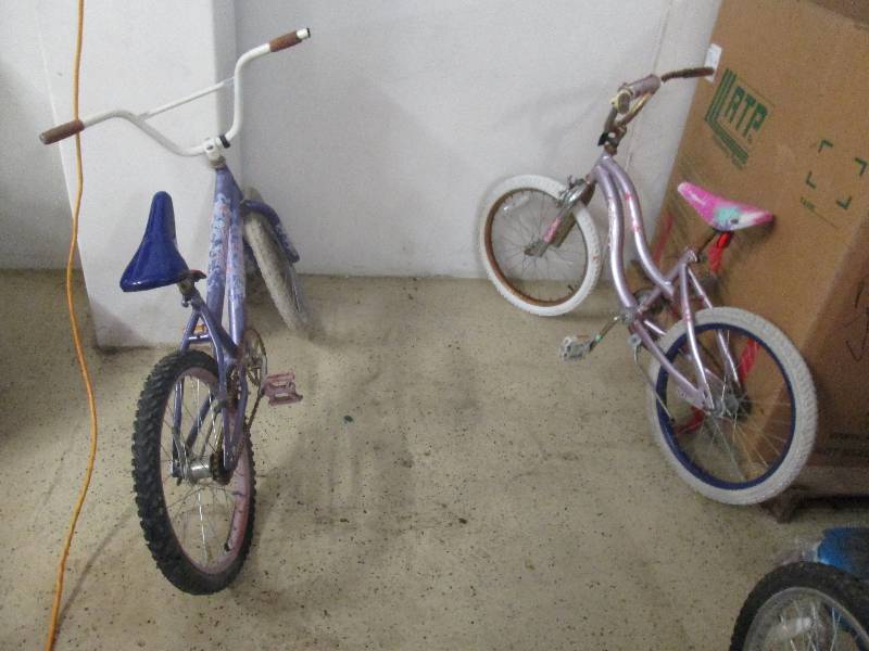lot 54 image: Lot of 2 Girls 20 inch Bicycles...