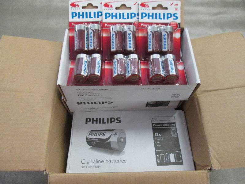 lot 152 image: Case of 48 2-pks Philips C Alkaline...