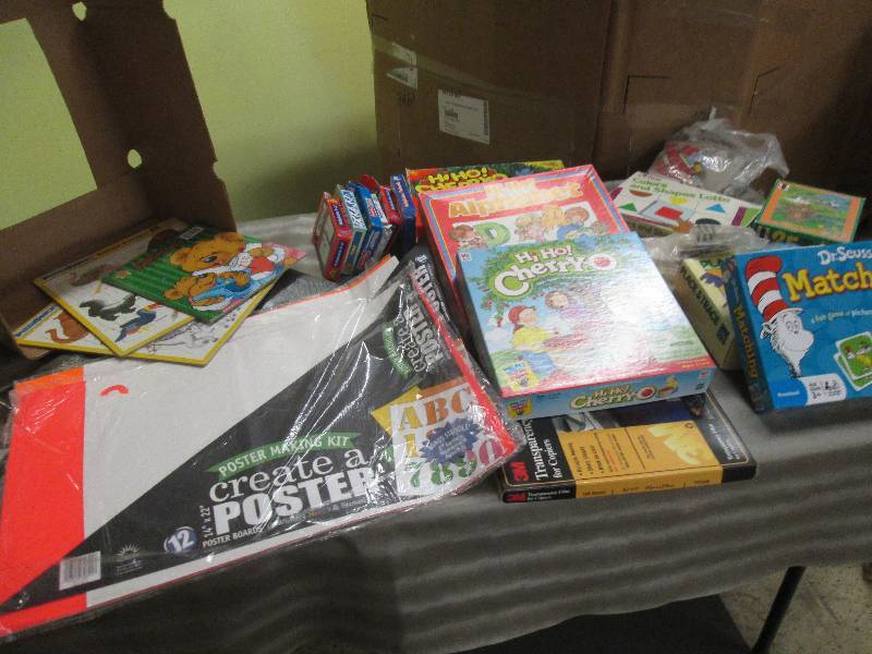 lot 163 image: Educatiuonal Games, Flash Cards, Po...