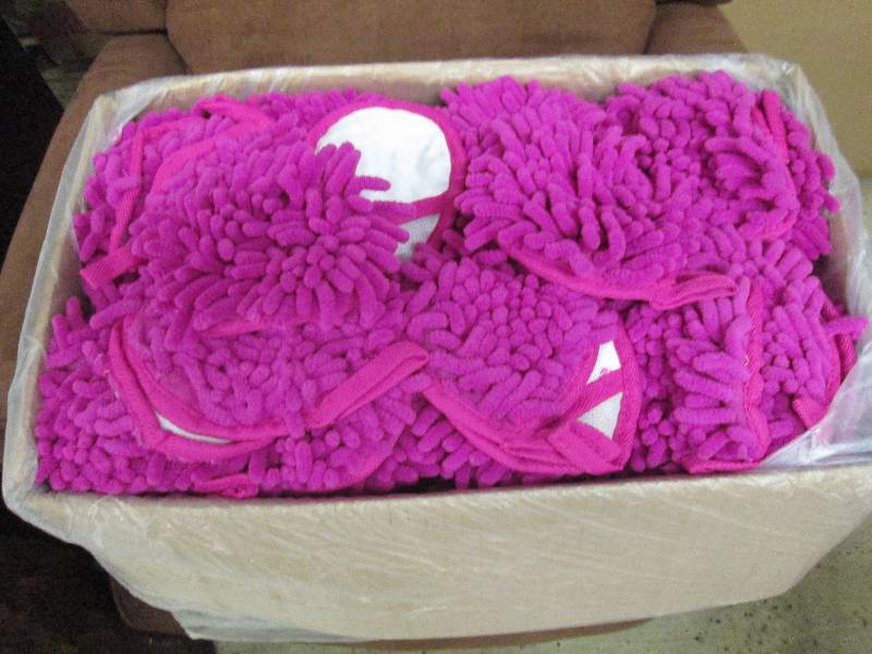 lot 251 image: Case of 200 Frizzy Finger Pink Dust...