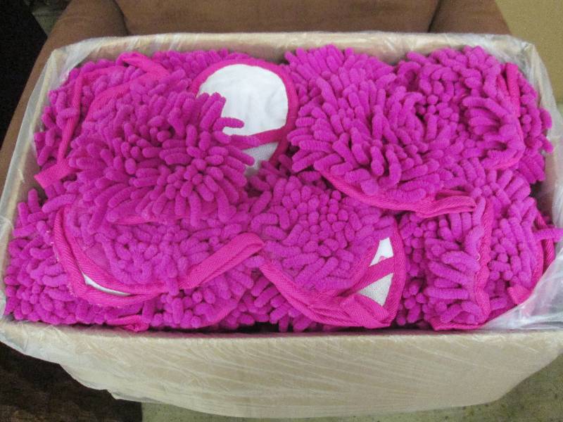 lot 259 image: Case of 200 Frizzy Finger Pink Dust...