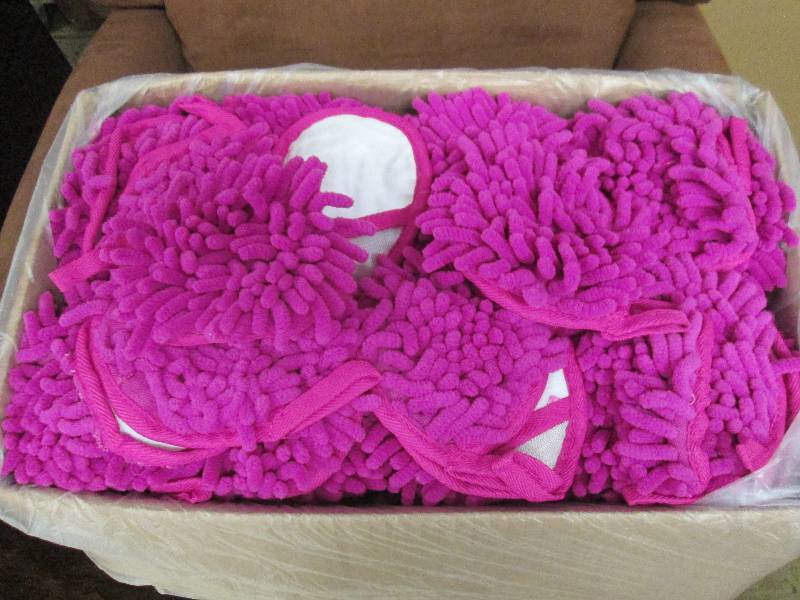 lot 262 image: Case of 200 Frizzy Finger Pink Dust...