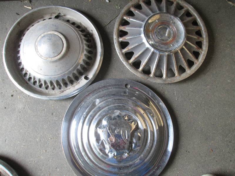 lot 8 image: Lot of 3 Hubcaps...