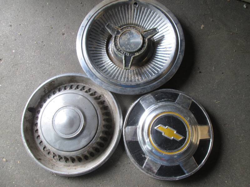 lot 9 image: Lot of 3 Hubcaps...