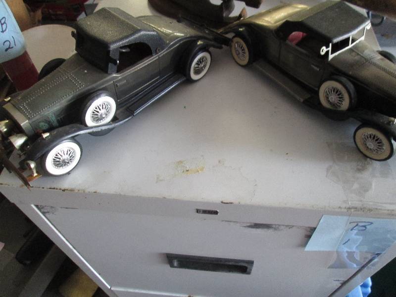 lot 24 image: 2 Vintage Model Cars...