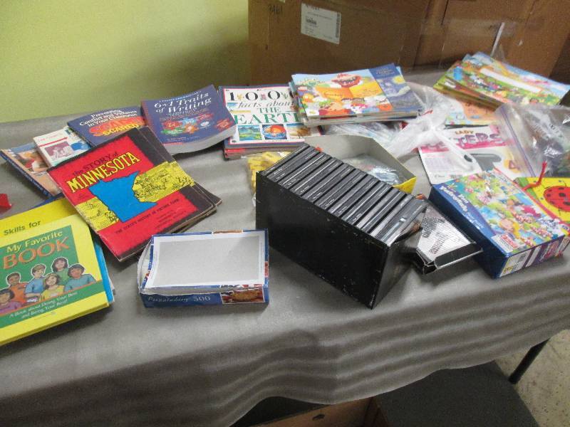 lot 180 image: Large Assortment of Teaching Aids,C...