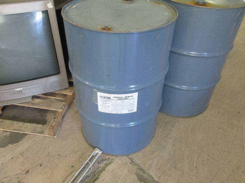 lot 211 image: Large Metal Drum Barrel...