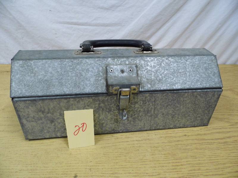 Metal Toolbox w Tools