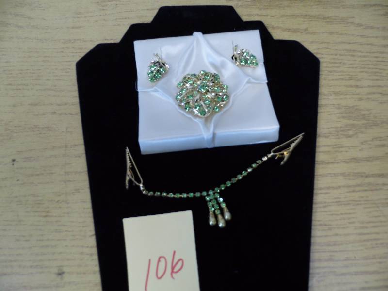 Green Brooch - Earrings - Sweater Clasp
