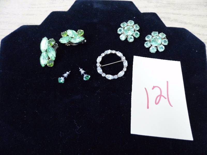 Green Stone Earrings - Pin