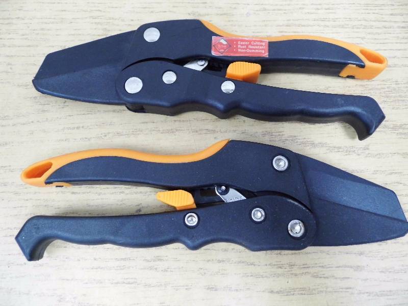 Pair of Racheting Garden Cutters
