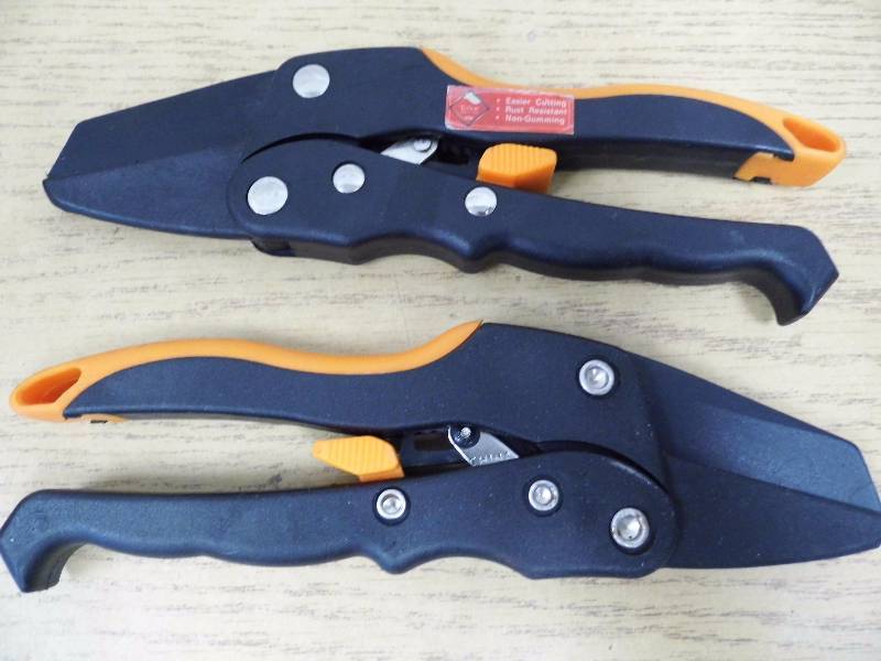 Pair of Racheting Garden Cutters