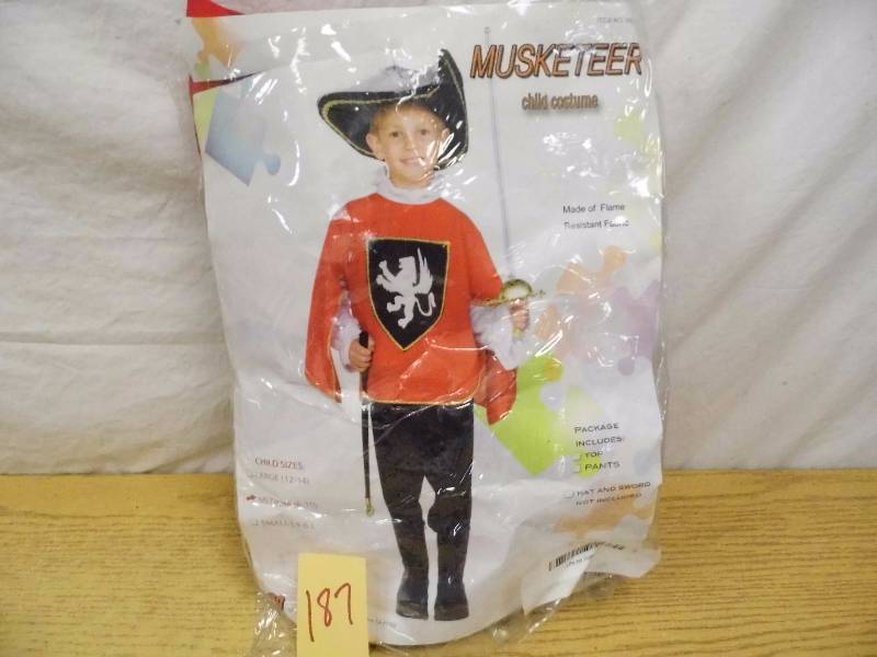 Muskateer Halloween Costume