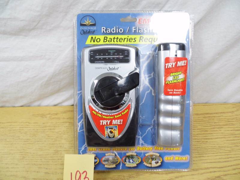 Emergency RadioFlashlight Set