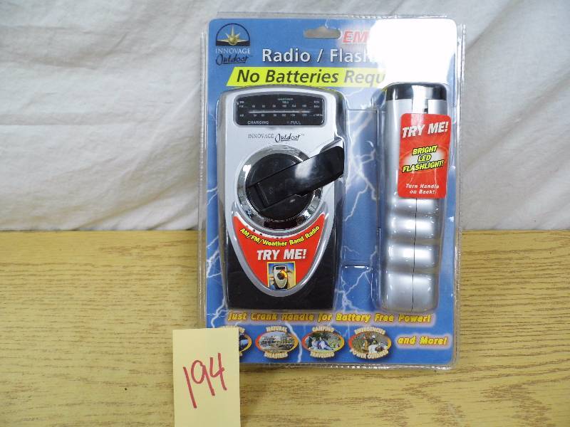 Emergency RadioFlashlight Set