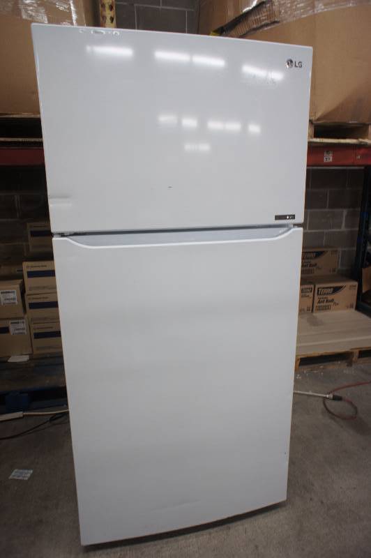 lot 4 image: New - Scratch & Dent LG Model # (LTCS24223W) - 23.8 cu. ft. 33 Wide Top Freezer Refrigerator w Ice Maker - White Color -Tested Works - MSRP $ 1699.99