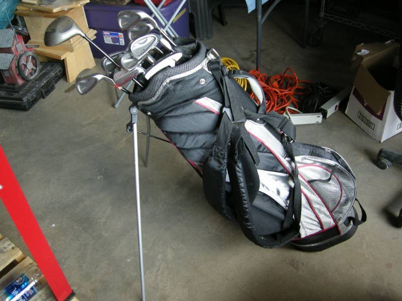 lot 26 image: Golf Clubs and Bag