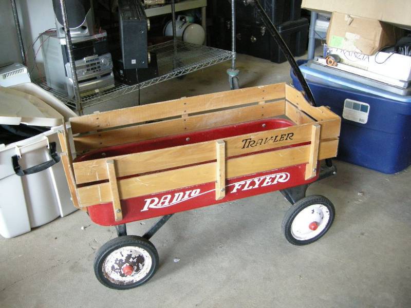 lot 29 image: Radio Flyer Wagon