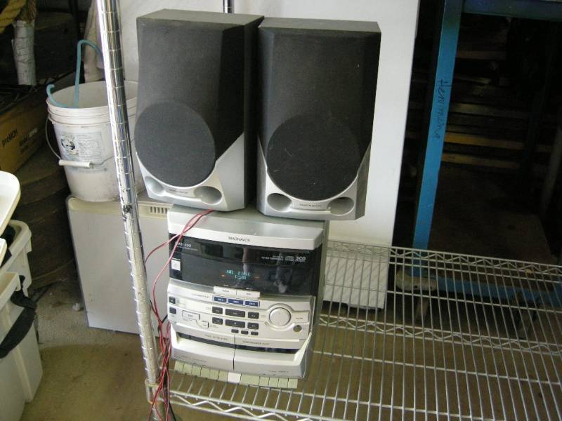 lot 36 image: Magnavox Radio - CD - Cassette