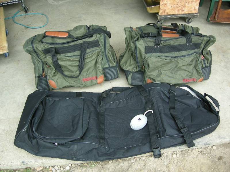 lot 49 image: Nice Golf Club and Luggage Travel Bags