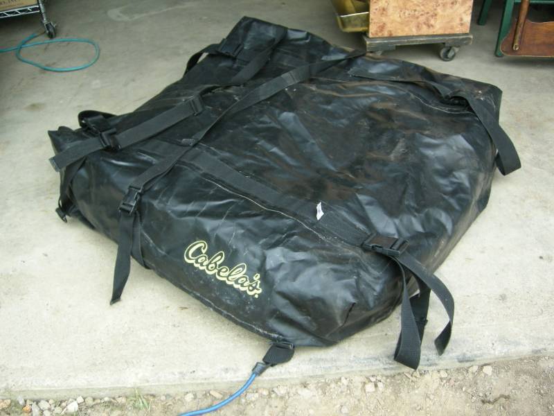 lot 48 image: Cabelas Auto Roof-Top Carrier Bag