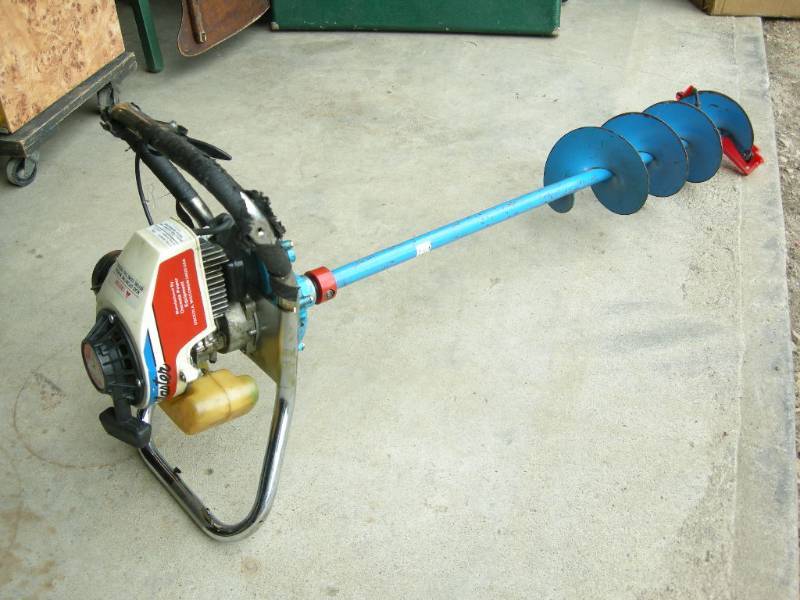 lot 43 image: IceMaster Gas Ice Auger