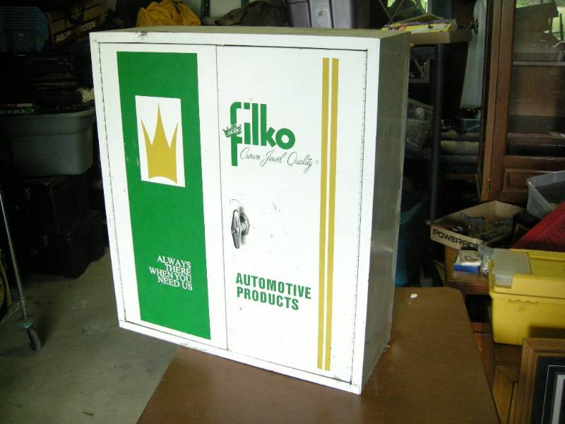 lot 37 image: Vintage Filko Metal Cabinet