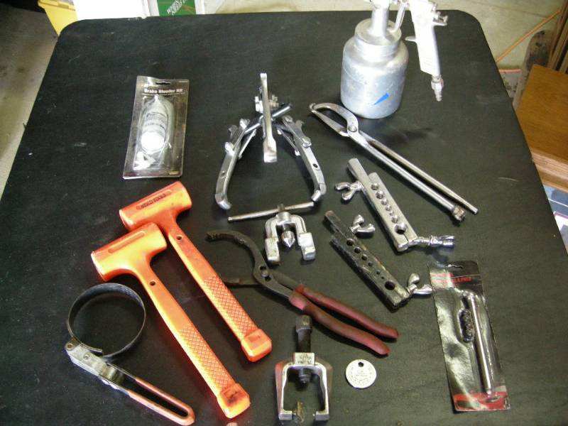 lot 76 image: Automotive Related Tools