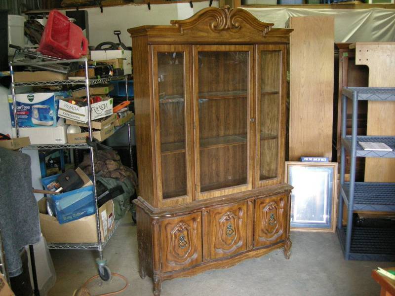 lot 12 image: Vintage HutchDisplay Cabinet