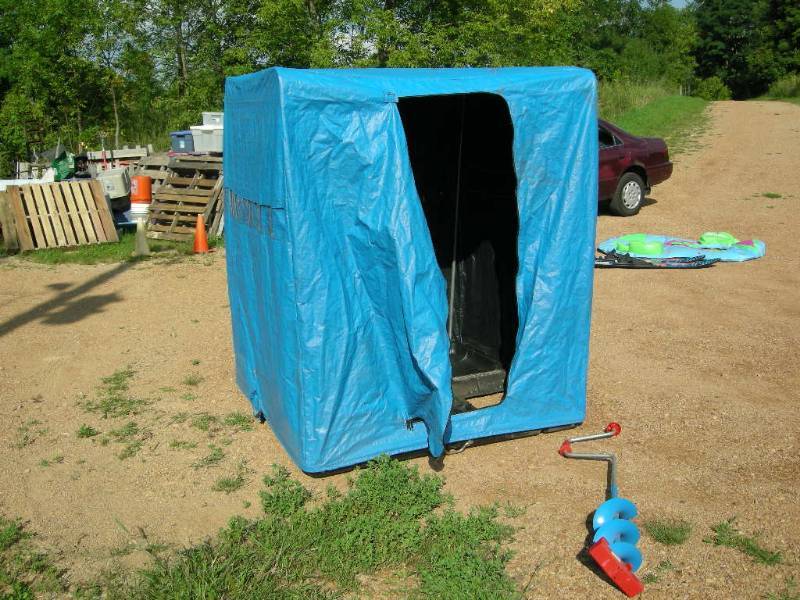 lot 44 image: Portable Ice House and Hand Auger