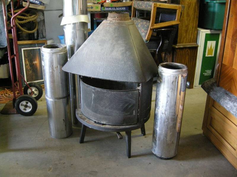 lot 11 image: Vintage Cast Iron Woodstove