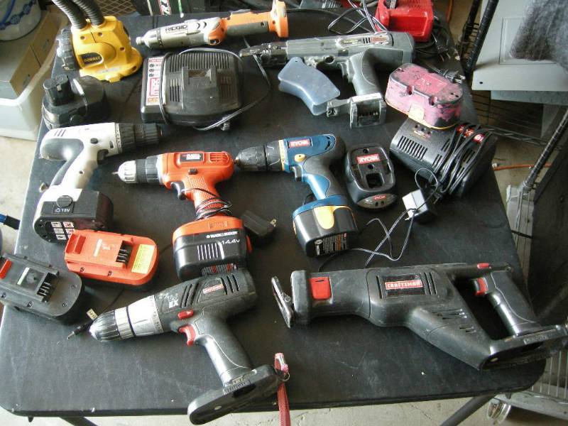 lot 84 image: Misc Cordless Tools
