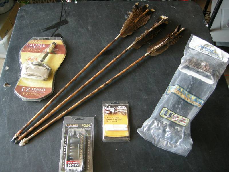 lot 85 image: Archery Items