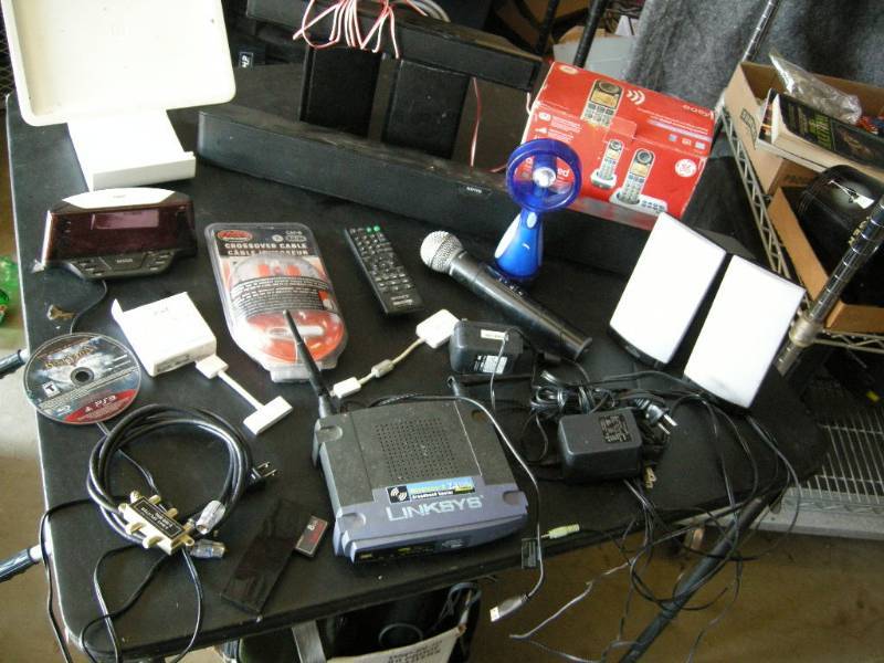 lot 89 image: Speakers, Electronics, iPad Kit