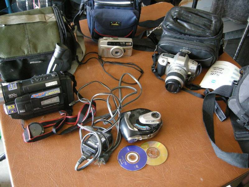 lot 90 image: Cameras, Camcorder, DVD