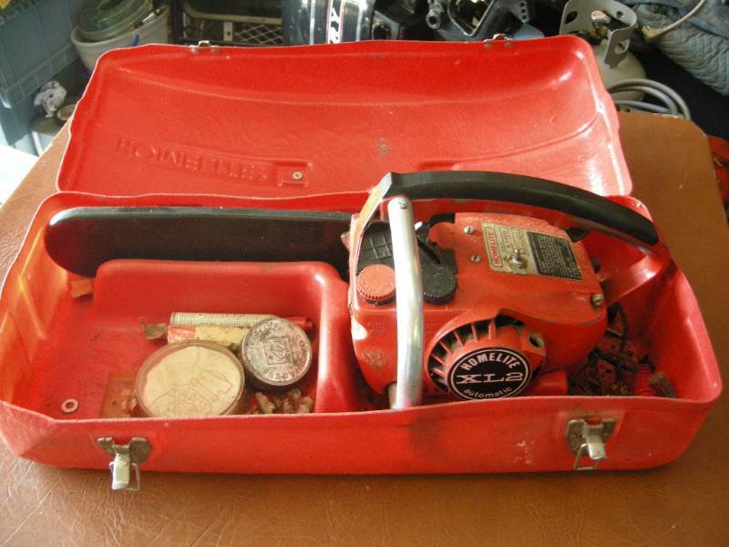 lot 92 image: Homelite XL2 Chainsaw