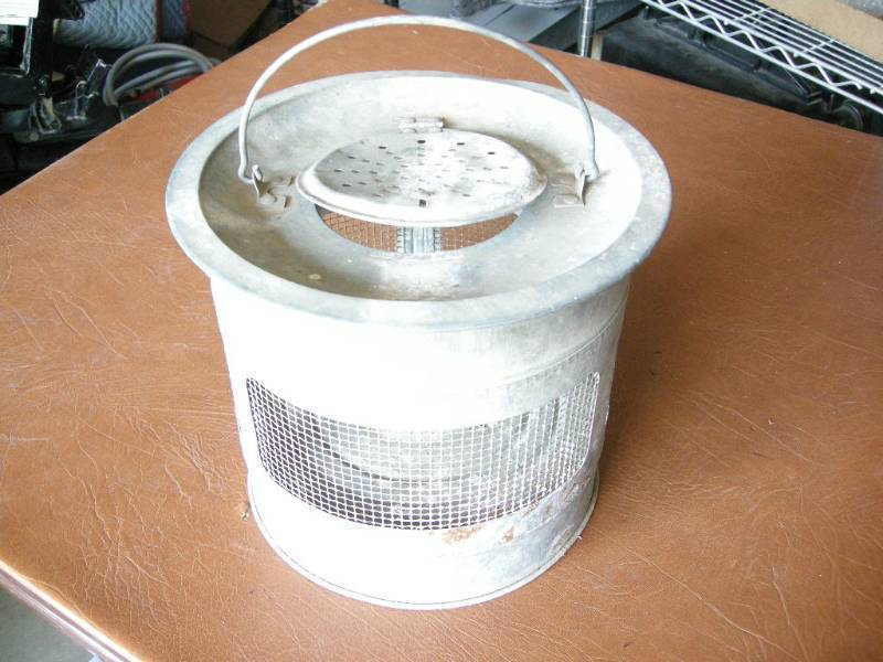 lot 99 image: Vintage Minnow Bucket