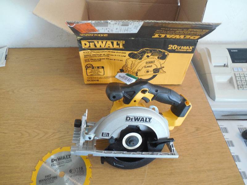 DEWALT 20-Volt Max Lithium-Ion 6-12 in. Cordless Circular Saw (Tool-Only)