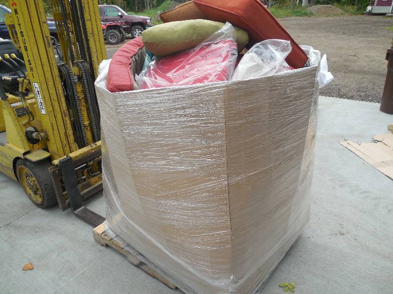 PALLET LOT OF PATIO OUTDOOR CUSHIONS