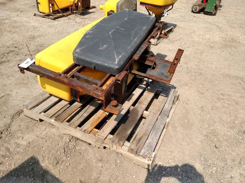 lot 22 image: Snow EX 4 Electric Sander, 2 Hitc...